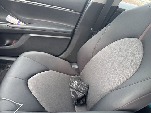 Used 2020 Toyota Camry LE image 19