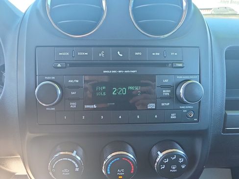 Used 2016 Jeep Patriot Latitude AWD/4WD image 17