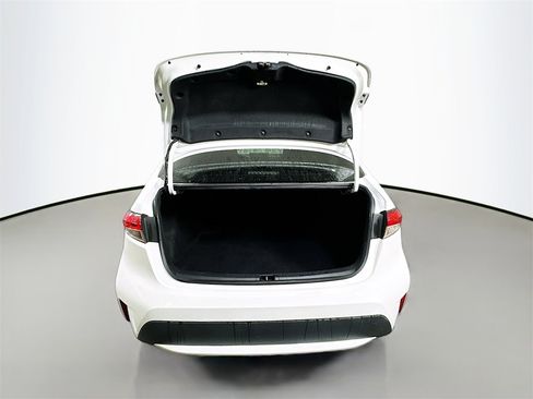 Used 2020 Toyota Corolla LE image 32