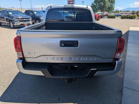 Used 2022 Toyota Tacoma SR5 w/ Technology Package AWD/4WD image 4