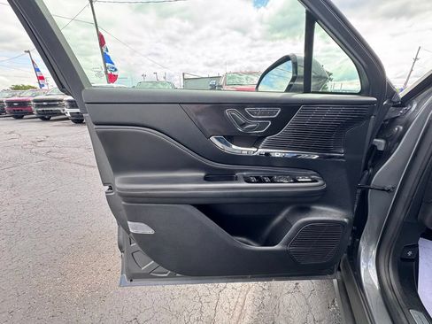 Used 2022 Lincoln Corsair Reserve AWD/4WD image 19