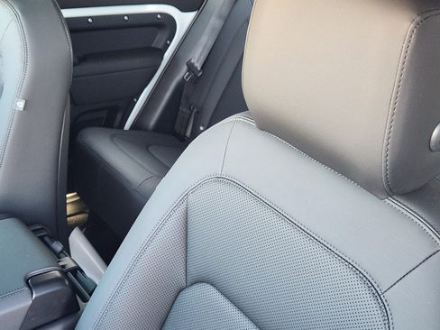 New 2026 Land Rover Defender 110 X-Dynamic SE image 14