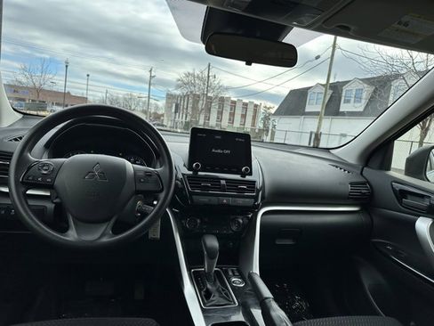 Used 2023 Mitsubishi Eclipse Cross LE image 3