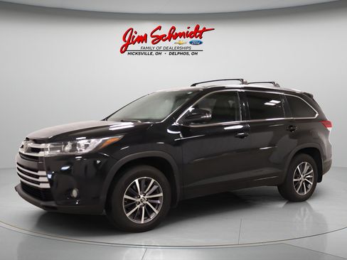 Used 2017 Toyota Highlander XLE AWD/4WD image 2