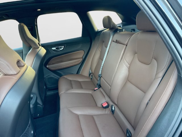 Certified 2024 Volvo XC60 B5 Plus w/ Protection Package Premier AWD/4WD image 29