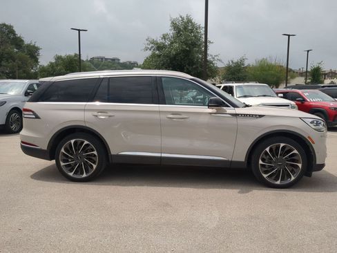Used 2023 Lincoln Aviator Reserve w/ Equipment Group 201A AWD/4WD image 2