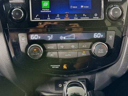 Used 2018 Nissan Rogue SV w/ Premium Package AWD/4WD image 14