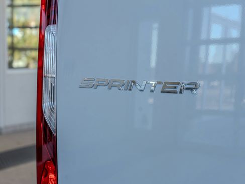 Used 2025 Mercedes-Benz Sprinter 2500 image 17