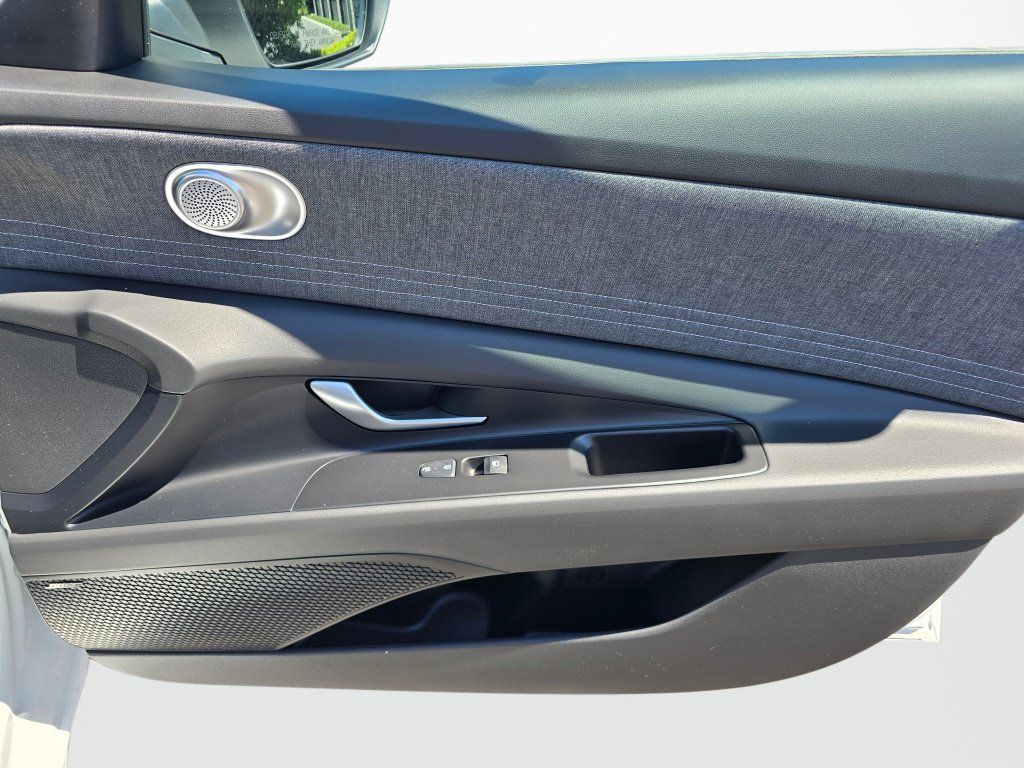 New 2026 Hyundai Elantra Limited FWD image 44