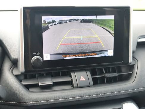 Used 2024 Toyota RAV4 XLE AWD/4WD image 18