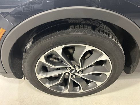 Used 2023 Lincoln Nautilus Reserve image 8