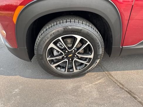 Used 2025 Chevrolet TrailBlazer LT AWD/4WD image 25