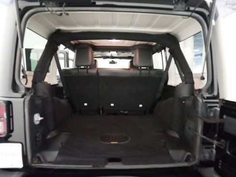 Used 2018 Jeep Wrangler Unlimited Sahara AWD/4WD image 10