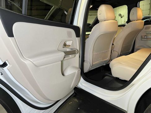 Used 2026 Mercedes-Benz GLB 250 4MATIC image 18