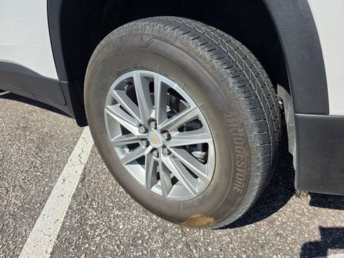 Used 2023 Chevrolet Traverse LT FWD image 7