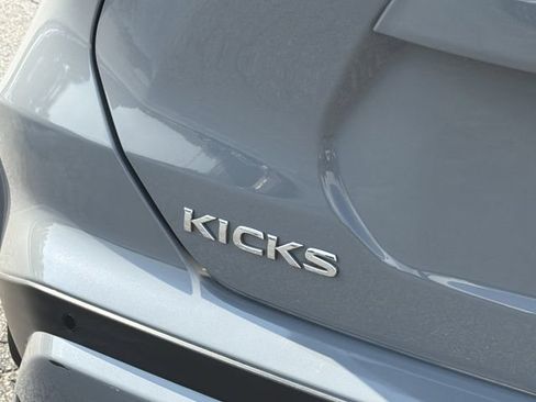 Used 2022 Nissan Kicks SR w/ Premium Package FWD image 5