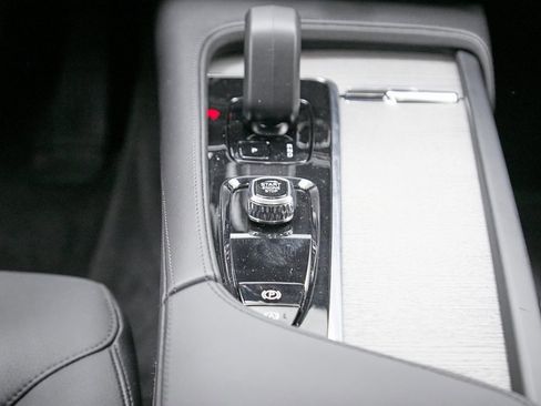 Certified 2025 Volvo S90 B6 Plus image 31