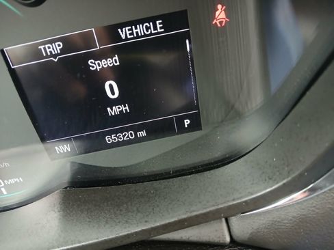 Used 2020 Chevrolet Trax LT w/ LT Convenience Package FWD image 13