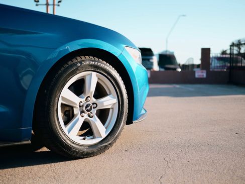 Used 2017 Ford Mustang Coupe image 12