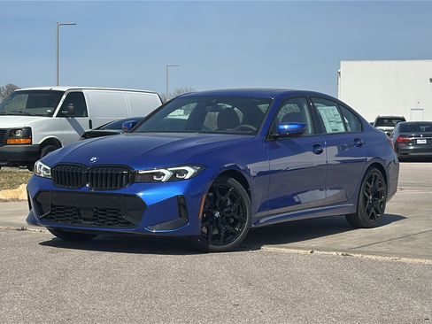 New 2026 BMW 330i Sedan w/ M Sport Package image 2