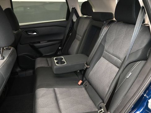 Used 2025 Nissan Rogue SV FWD image 17