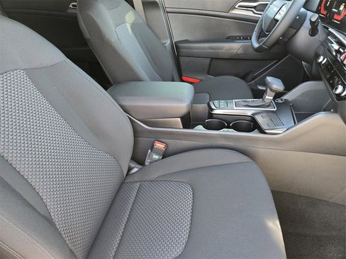 New 2026 Kia Sportage LX image 10