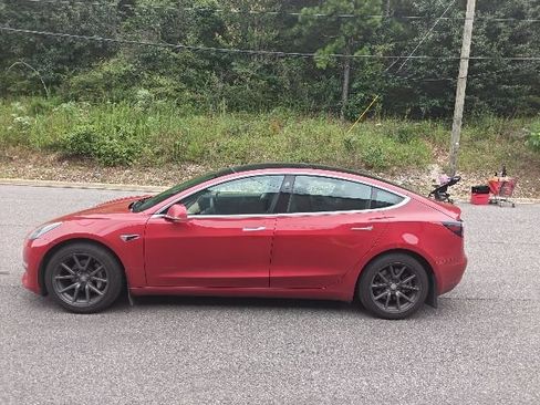 Used 2020 Tesla Model 3 Standard Range Plus RWD image 5