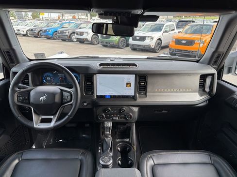 Used 2025 Ford Bronco Badlands image 23