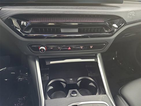 Used 2025 BMW 330i xDrive Sedan w/ Premium Package image 27