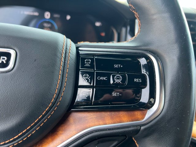 Used 2022 Jeep Grand Wagoneer Series III AWD/4WD image 16