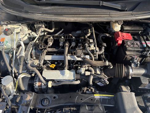 Used 2025 Nissan Versa SV FWD image 30