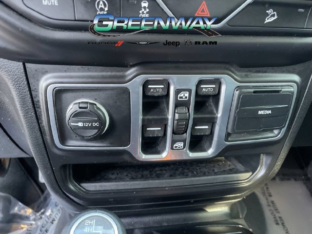 Used 2018 Jeep Wrangler Unlimited Sahara AWD/4WD image 16