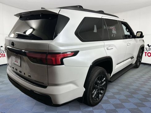 Used 2025 Toyota Sequoia Platinum image 8