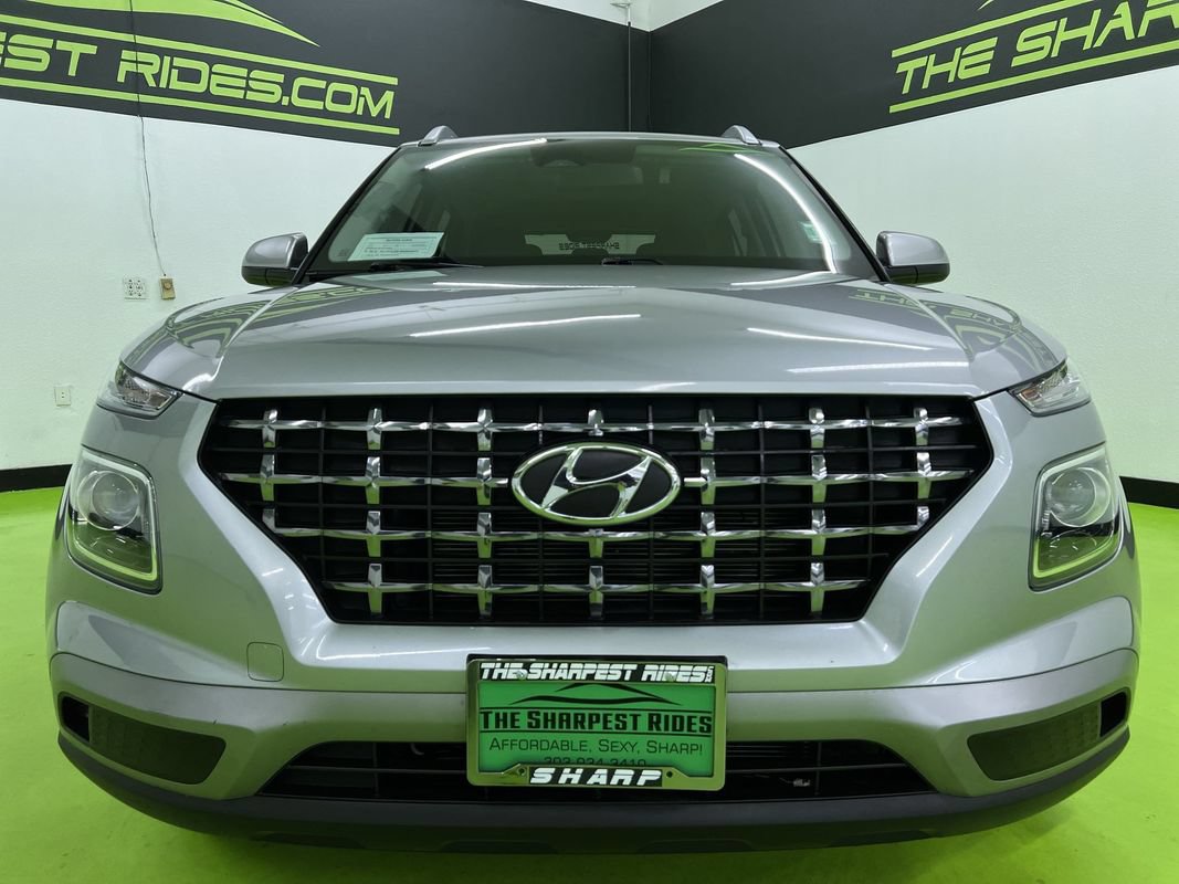 Used 2024 Hyundai Venue SEL FWD image 3