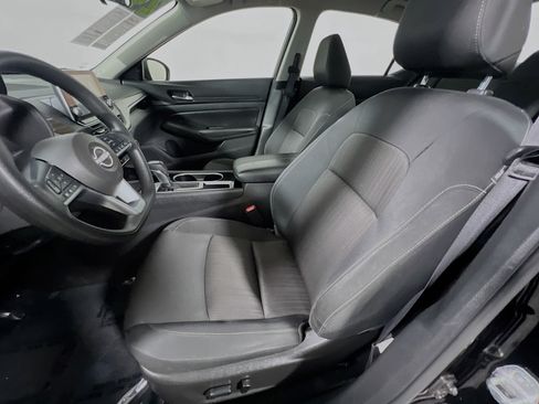 Used 2024 Nissan Altima 2.5 SV FWD image 15