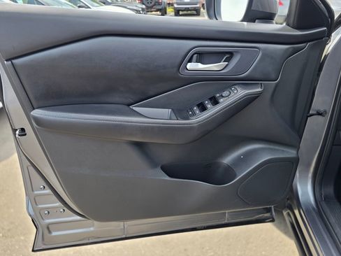 Used 2024 Nissan Rogue SV image 21