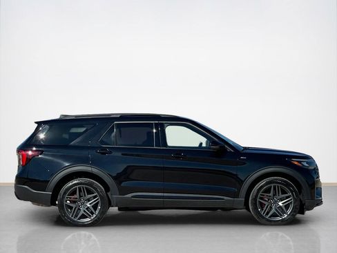 Used 2025 Ford Explorer ST-Line w/ ST-Line Street Pack image 8