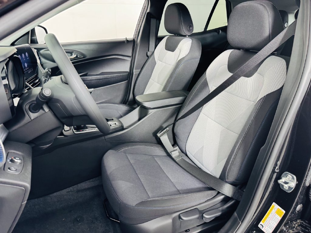 Used 2026 Chevrolet Trax LS FWD image 7