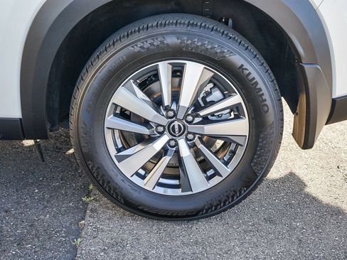 Used 2024 Nissan Pathfinder SL image 10