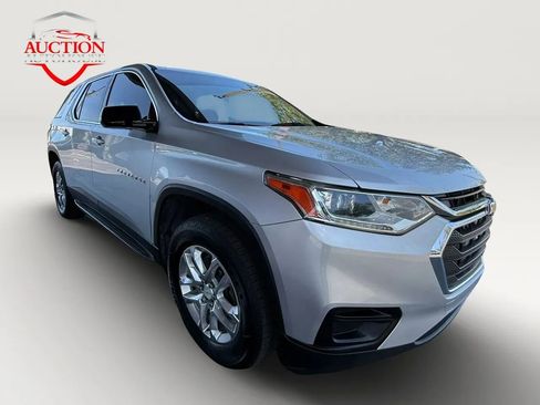 Used 2018 Chevrolet Traverse LS FWD image 3