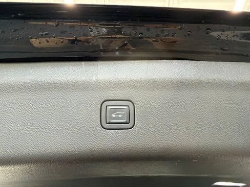 Used 2023 Buick Enclave Essence w/ Experience Buick Package AWD/4WD image 8