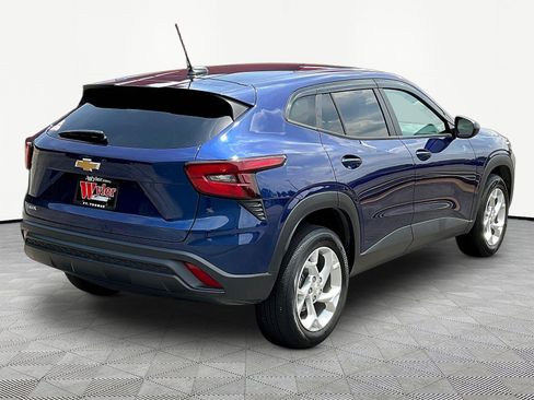 Used 2024 Chevrolet Trax LS w/ LS Convenience Package FWD image 6