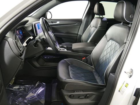 Used 2024 Volkswagen Atlas Cross Sport SEL Premium R-Line image 20