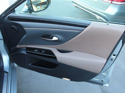 Used 2023 Lexus ES 300h w/ Premium Package FWD image 20