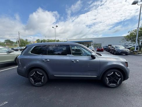 Used 2024 Kia Telluride EX w/ EX Captain's Chair Package AWD/4WD image 2
