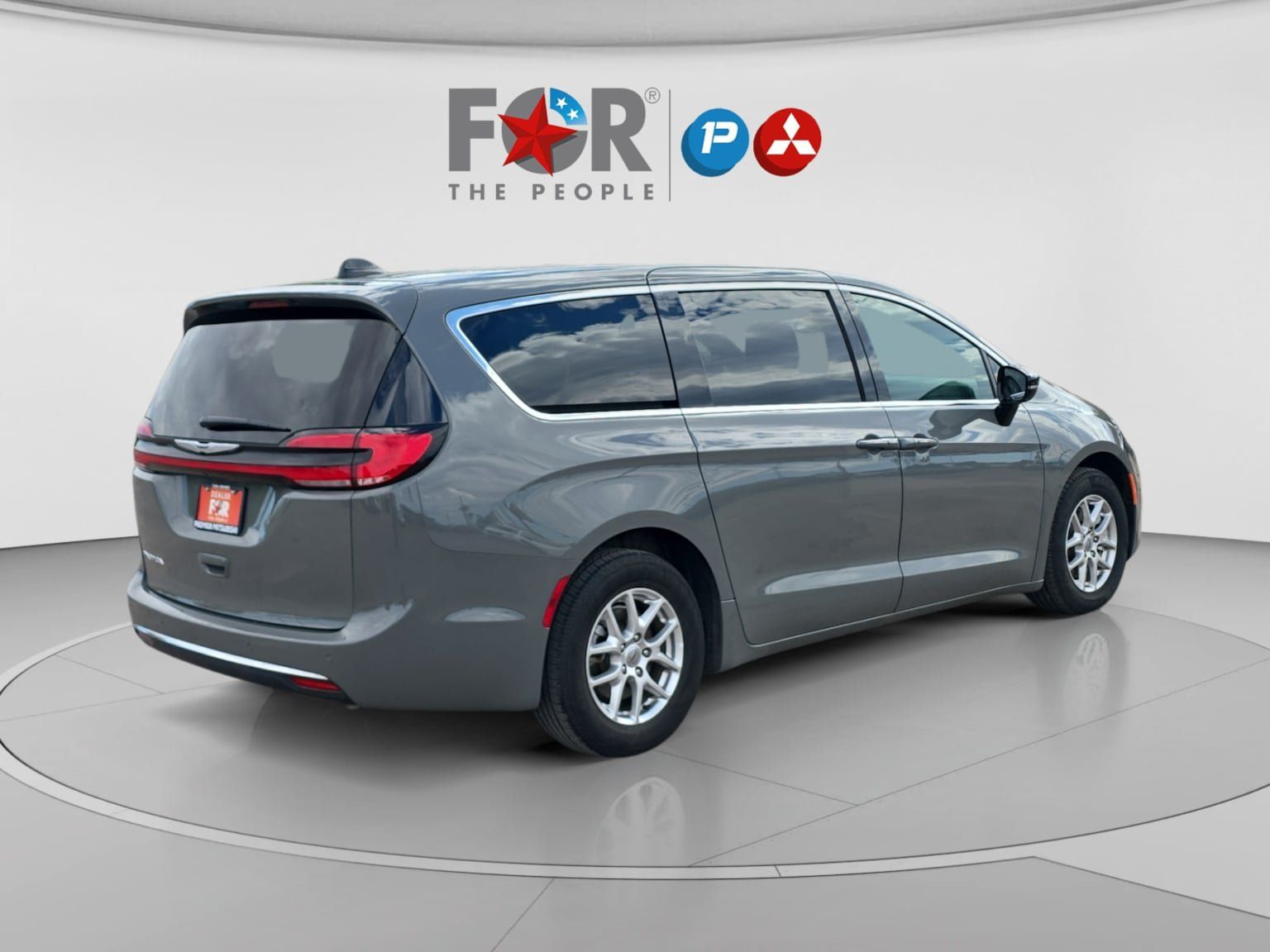 Used 2025 Chrysler Pacifica Select FWD image 5