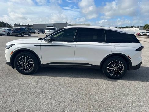 Used 2025 Lincoln Nautilus Premier AWD/4WD image 8