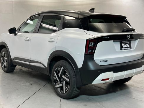 New 2026 Nissan Kicks SV w/ SV Premium Package FWD image 3
