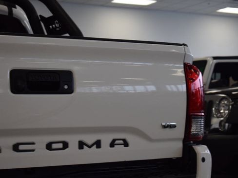 Used 2019 Toyota Tacoma TRD Off-Road AWD/4WD image 30