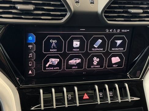Used 2020 Lamborghini Urus AWD/4WD image 23